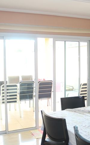 Casa à venda com 300m², 4 quartos e 4 vagasSala