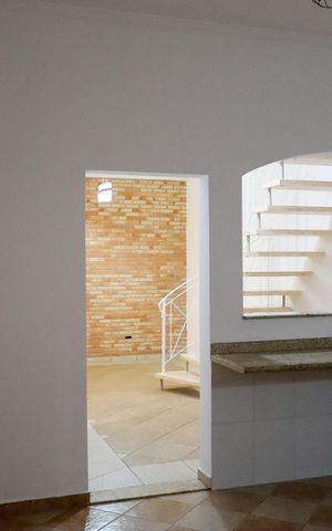 Casa à venda com 180m², 3 quartos e 1 vaga Casa à venda com 180m², 3 quartos e 1 vagaCozinha
