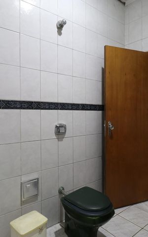 Casa para alugar com 250m², 3 quartos e 3 vagasBanheiro Social
