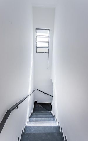 Casa para alugar com 64m², 2 quartos e 1 vaga Casa para alugar com 64m², 2 quartos e 1 vagaEscada