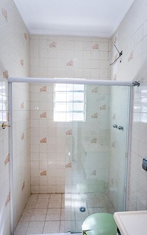 Casa para alugar com 64m², 2 quartos e 1 vaga Casa para alugar com 64m², 2 quartos e 1 vagaBanheiro social