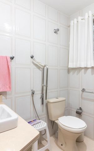 Casa à venda com 299m², 3 quartos e 1 vaga Casa à venda com 299m², 3 quartos e 1 vagaBanheiro