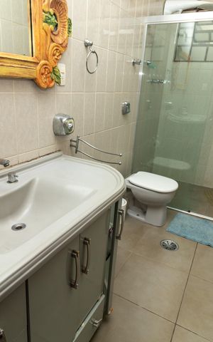 Casa à venda com 324m², 3 quartos e 2 vagas Casa à venda com 324m², 3 quartos e 2 vagasBanheiro 2