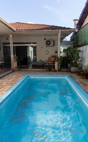 Casa à venda com 324m², 3 quartos e 2 vagas Casa à venda com 324m², 3 quartos e 2 vagasPiscina
