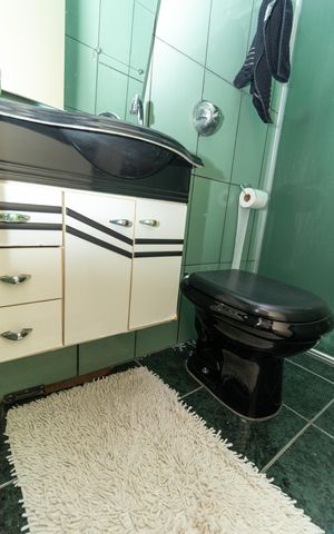 Casa à venda com 324m², 3 quartos e 2 vagas Casa à venda com 324m², 3 quartos e 2 vagasBanheiro 1