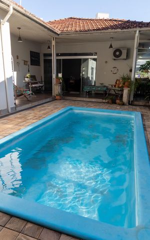 Casa à venda com 324m², 3 quartos e 2 vagas Casa à venda com 324m², 3 quartos e 2 vagasPiscina
