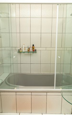 Casa à venda com 324m², 3 quartos e 2 vagas Casa à venda com 324m², 3 quartos e 2 vagasBanheiro da Suíte