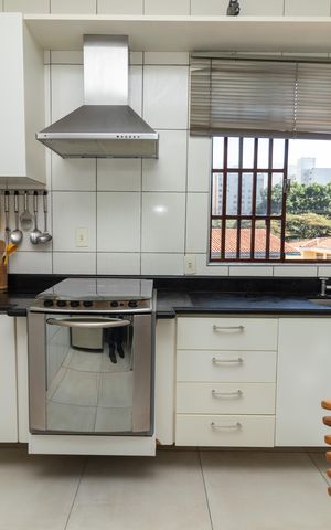 Casa à venda com 324m², 3 quartos e 2 vagas Casa à venda com 324m², 3 quartos e 2 vagasCozinha