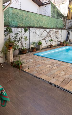 Casa à venda com 324m², 3 quartos e 2 vagas Casa à venda com 324m², 3 quartos e 2 vagasPiscina