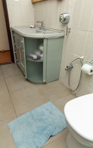 Casa à venda com 324m², 3 quartos e 2 vagas Casa à venda com 324m², 3 quartos e 2 vagasBanheiro 2