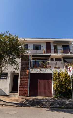 Casa à venda com 324m², 3 quartos e 2 vagas Casa à venda com 324m², 3 quartos e 2 vagasFachada