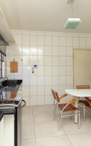 Casa à venda com 324m², 3 quartos e 2 vagas Casa à venda com 324m², 3 quartos e 2 vagasCozinha