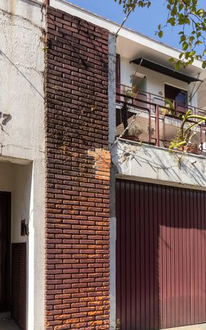 Casa à venda com 324m², 3 quartos e 2 vagas Casa à venda com 324m², 3 quartos e 2 vagasFachada