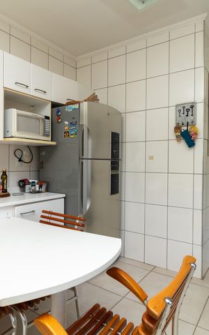 Casa à venda com 324m², 3 quartos e 2 vagas Casa à venda com 324m², 3 quartos e 2 vagasCozinha