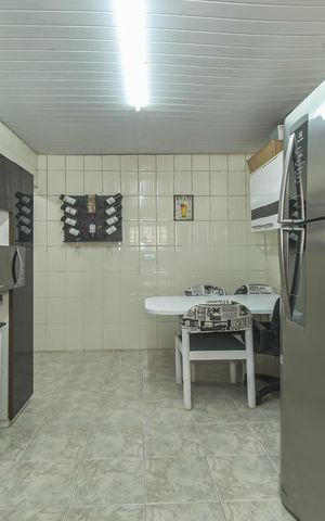 Casa à venda com 190m², 3 quartos e 4 vagasEdicula - Cozinha