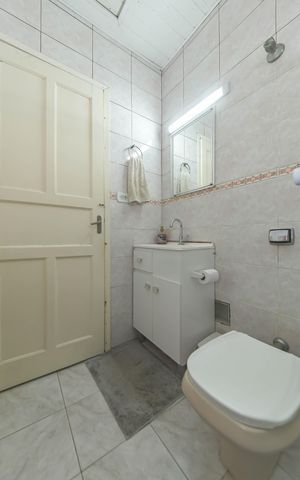 Casa à venda com 190m², 3 quartos e 4 vagasEdicula - Banheiro