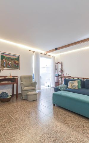 Casa à venda com 190m², 3 quartos e 4 vagasSala