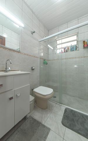 Casa à venda com 190m², 3 quartos e 4 vagasEdicula - Banheiro