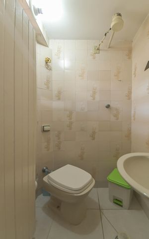 Casa à venda com 190m², 3 quartos e 4 vagasBanheiro da Garagem