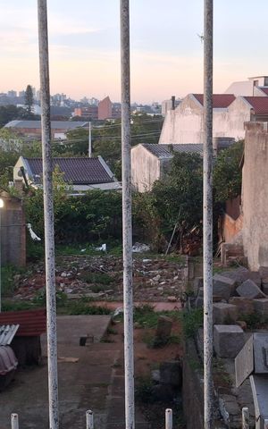 Casa à venda com 95m², 2 quartos e 4 vagas Casa à venda com 95m², 2 quartos e 4 vagasFachada