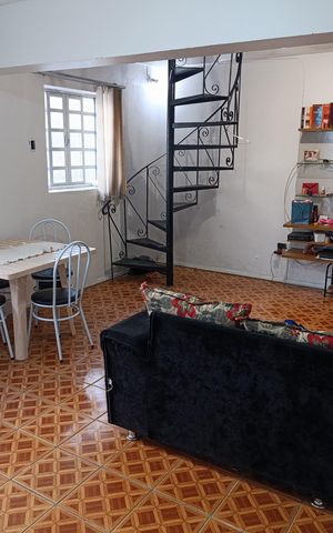 Casa à venda com 95m², 2 quartos e 4 vagas Casa à venda com 95m², 2 quartos e 4 vagasSala