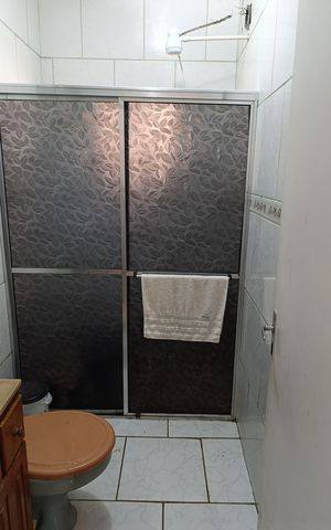 Casa à venda com 95m², 2 quartos e 4 vagas Casa à venda com 95m², 2 quartos e 4 vagasBanheiro