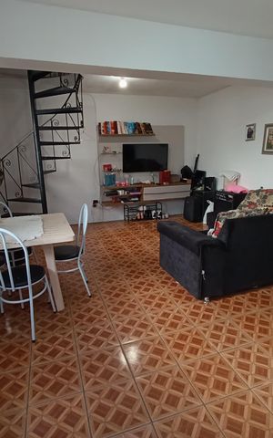 Casa à venda com 95m², 2 quartos e 4 vagas Casa à venda com 95m², 2 quartos e 4 vagasSala