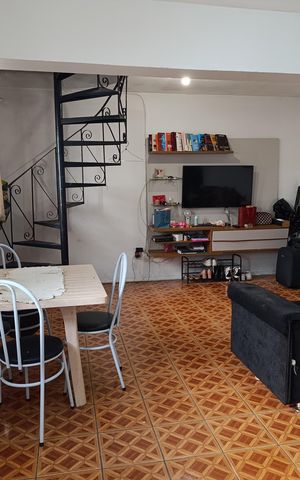 Casa à venda com 95m², 2 quartos e 4 vagas Casa à venda com 95m², 2 quartos e 4 vagasSala