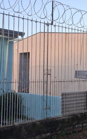 Casa à venda com 95m², 2 quartos e 4 vagas Casa à venda com 95m², 2 quartos e 4 vagasFachada