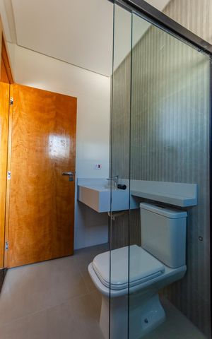 Casa à venda com 145m², 3 quartos e 2 vagas Casa à venda com 145m², 3 quartos e 2 vagasBanheiro Suite 1
