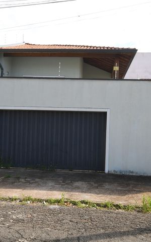 Casa à venda com 234m², 4 quartos e 3 vagasFachada