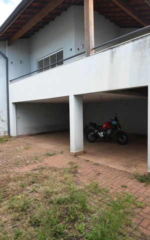 Casa à venda com 234m², 4 quartos e 3 vagasGaragem
