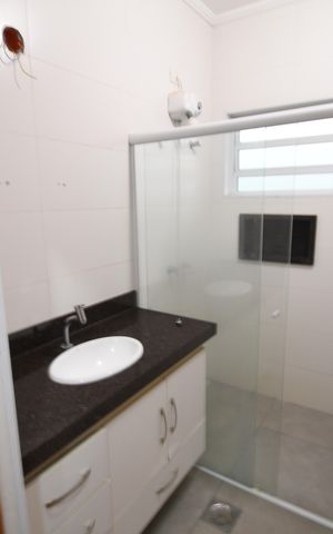 Casa à venda com 234m², 4 quartos e 3 vagasBanheiro Suíte 1