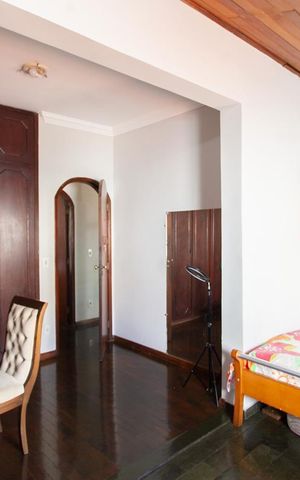 Casa à venda com 360m², 5 quartos e 2 vagas Casa à venda com 360m², 5 quartos e 2 vagasQuarto 2
