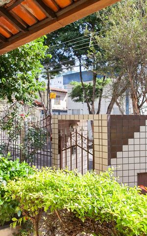 Casa à venda com 360m², 5 quartos e 2 vagas Casa à venda com 360m², 5 quartos e 2 vagasJardim