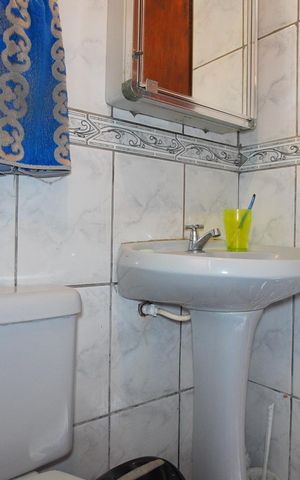Casa à venda com 190m², 4 quartos e 4 vagasBanheiro Corredor 1