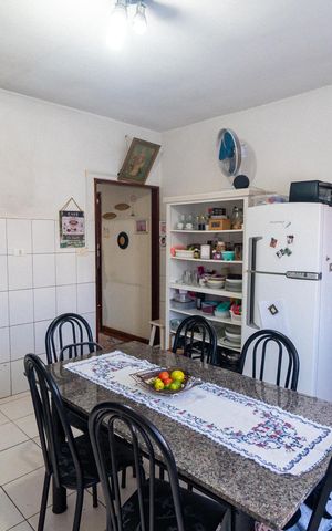 Casa à venda com 330m², 6 quartos e 3 vagas Casa à venda com 330m², 6 quartos e 3 vagasCozinha da casa 1