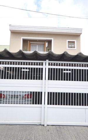 Casa à venda com 150m², 3 quartos e 2 vagasFachada