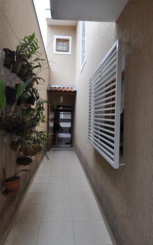 Casa à venda com 150m², 3 quartos e 2 vagasCorredor lateral