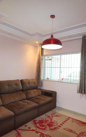 Casa à venda com 90m², 3 quartos e 2 vagasSala