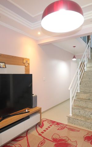 Casa à venda com 90m², 3 quartos e 2 vagasSala