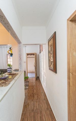 Casa à venda com 250m², 2 quartos e 2 vagas Casa à venda com 250m², 2 quartos e 2 vagasSala