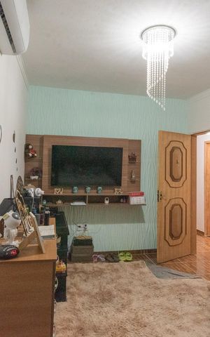 Casa à venda com 250m², 2 quartos e 2 vagas Casa à venda com 250m², 2 quartos e 2 vagasQuarto 1