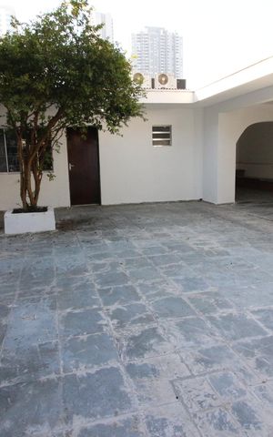 Casa para alugar com 300m², 2 quartos e 5 vagasQuintal