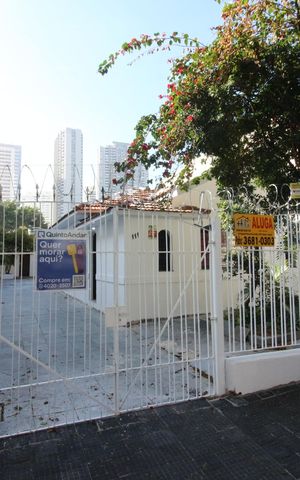 Casa para alugar com 300m², 2 quartos e 5 vagasFachada
