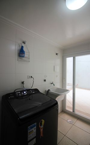 Casa à venda com 200m², 3 quartos e 2 vagasÁrea de Serviço