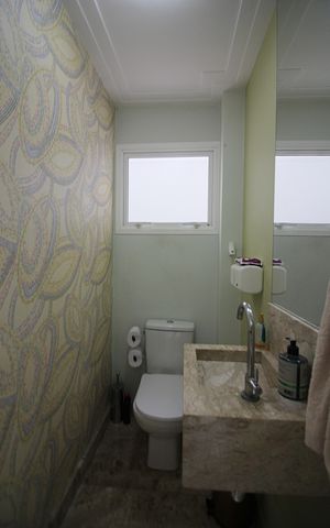 Casa à venda com 200m², 3 quartos e 2 vagasLavabo