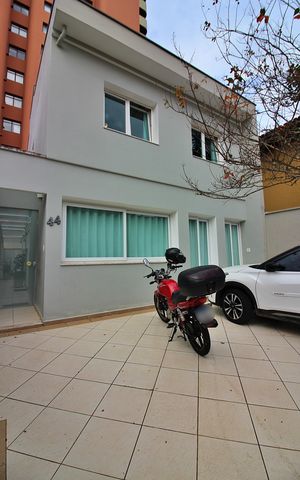 Casa à venda com 200m², 3 quartos e 2 vagasFachada