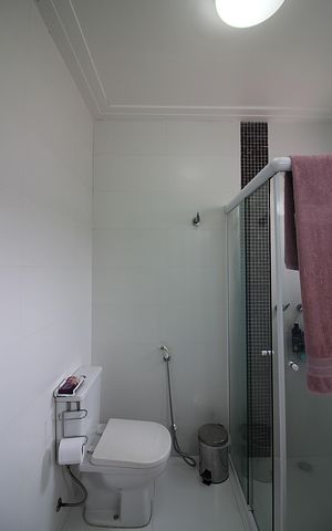 Casa à venda com 200m², 3 quartos e 2 vagasQuarto 1 - Suíte Banheiro