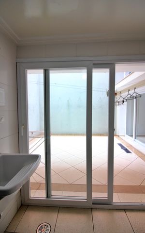 Casa à venda com 200m², 3 quartos e 2 vagasÁrea de Serviço